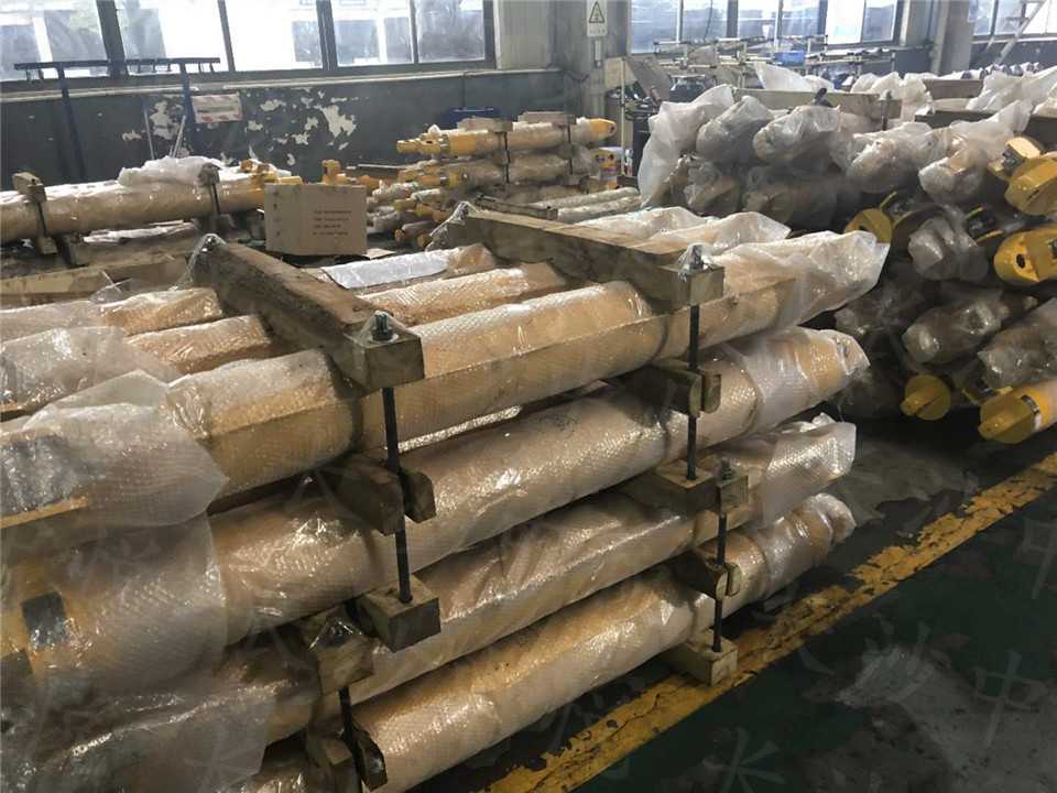塔機(jī)液壓頂升油缸(圖2)